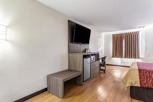 Red Lion Inn & Suites Kansas City Independence - image 25