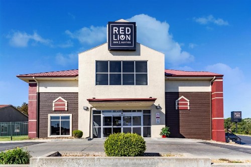 Red Lion Inn & Suites Kansas City Independence - image 26