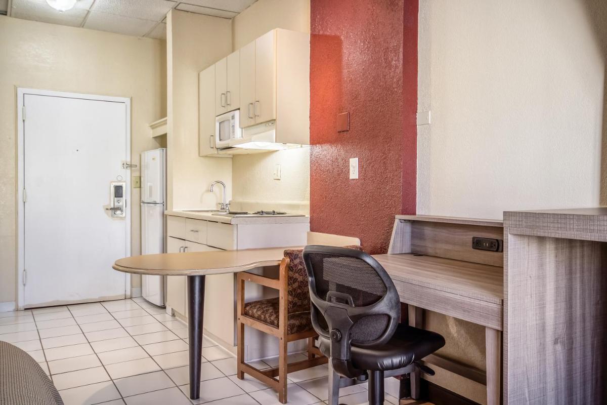 Red Lion Inn & Suites Kansas City Independence - image 3