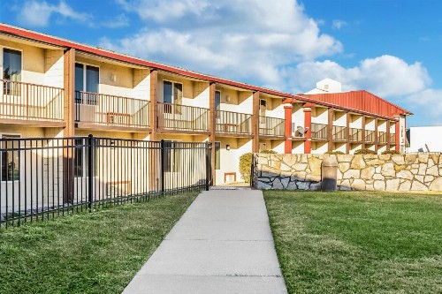 Red Lion Inn & Suites Kansas City Independence - image 30