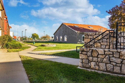 Red Lion Inn & Suites Kansas City Independence - image 31