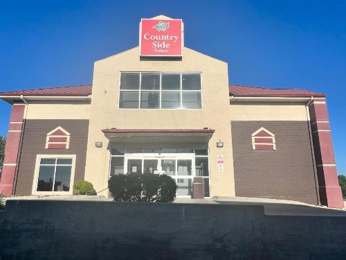 Red Lion Inn & Suites Kansas City Independence - image 36