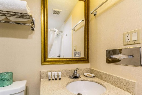 Red Lion Inn & Suites Kansas City Independence - image 5