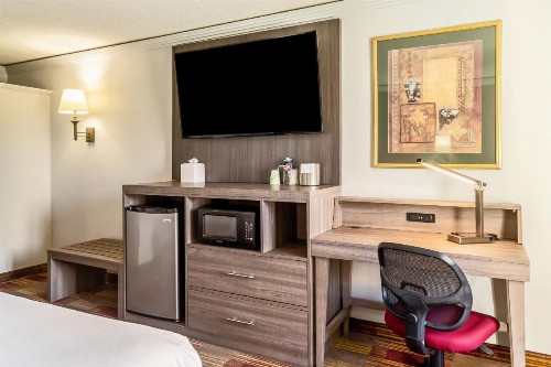 Red Lion Inn & Suites Kansas City Independence - image 7