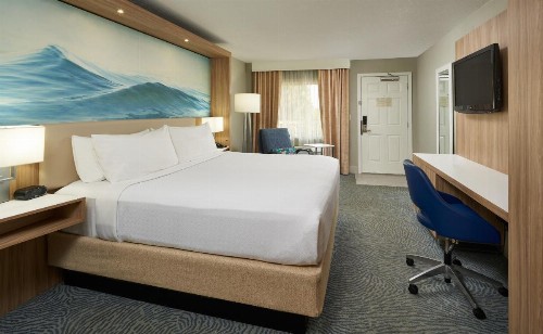 Crowne Plaza Melbourne-Oceanfront an IHG Hotel - image 5