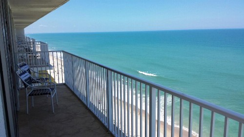 Radisson Suite Hotel Oceanfront - image 1