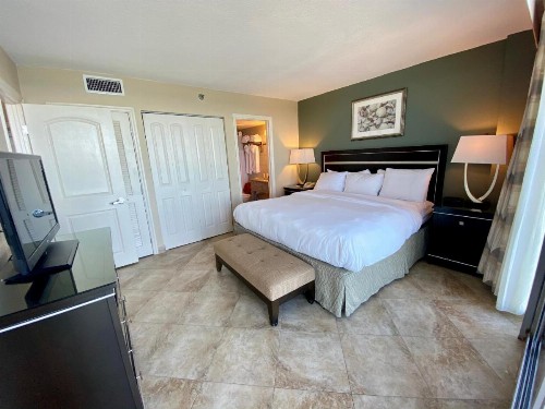 Radisson Suite Hotel Oceanfront - image 12