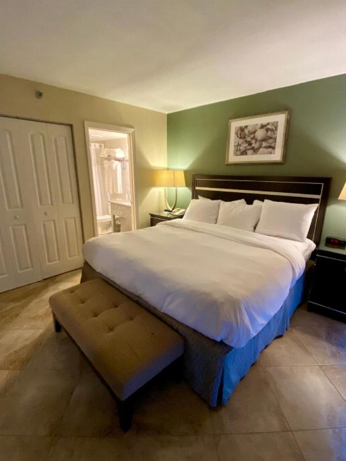 Radisson Suite Hotel Oceanfront - image 13