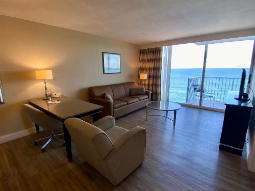 Radisson Suite Hotel Oceanfront - image 16