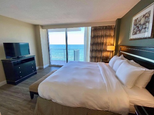 Radisson Suite Hotel Oceanfront - image 18
