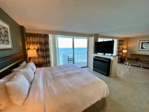 Radisson Suite Hotel Oceanfront - image 19