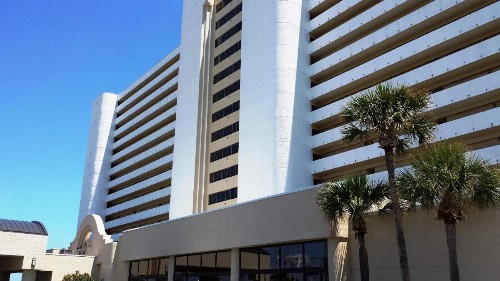 Radisson Suite Hotel Oceanfront - image 2