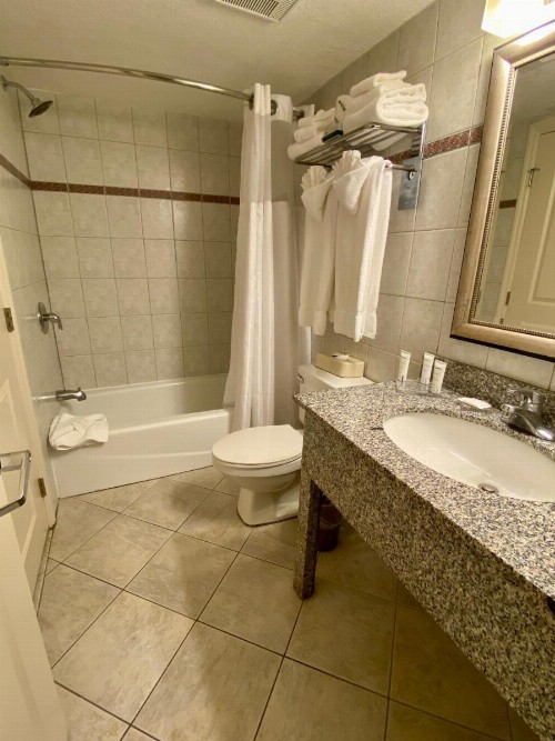 Radisson Suite Hotel Oceanfront - image 25