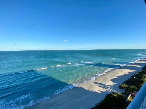Radisson Suite Hotel Oceanfront - image 4