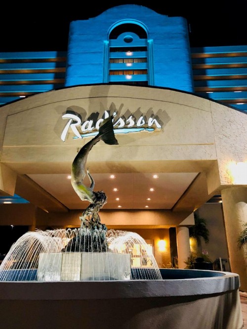Radisson Suite Hotel Oceanfront - image 5