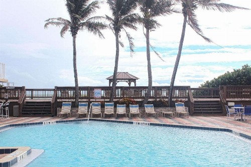 Radisson Suite Hotel Oceanfront - image 6