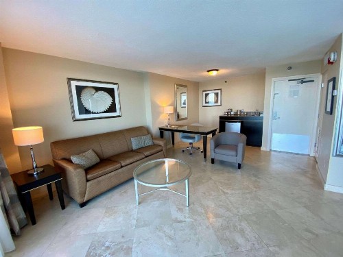 Radisson Suite Hotel Oceanfront - image 9