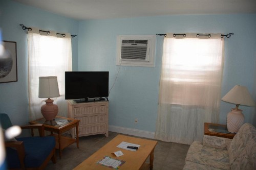 Oceanfront Sea Scape Motel - image 16