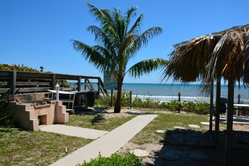 Oceanfront Sea Scape Motel - image 4
