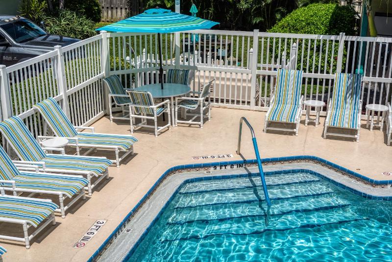 Tipsy Turtle oceanfront 1 bedroom condo - image 7