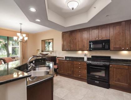 Polished Resort Suite with Southern Comforts in Naples - Two Bedroom #1 - image 2