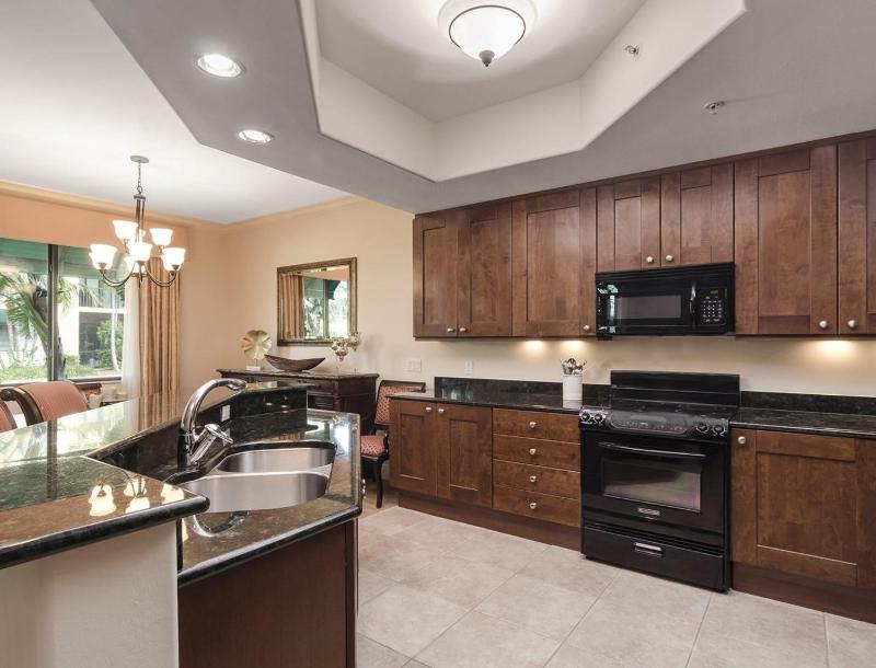 Polished Resort Suite with Southern Comforts in Naples - Two Bedroom #1 - image 2