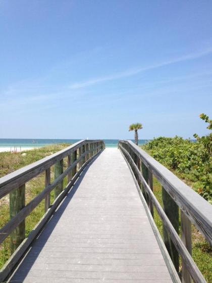 Aqua Beach two Bedroom Apartment Florida