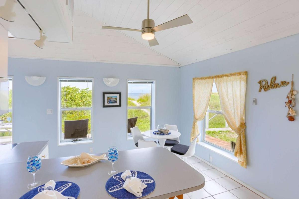 Binnie’s Beachfront Bungalow - main image