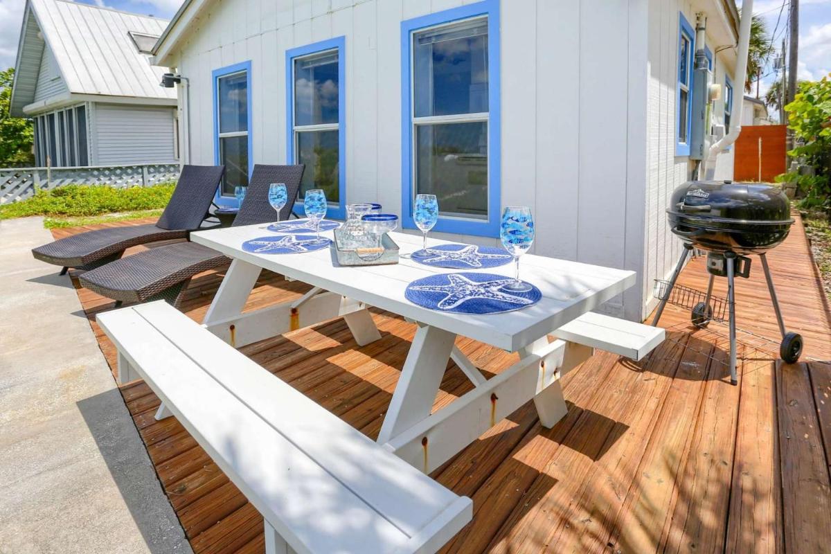 Binnie’s Beachfront Bungalow - image 5