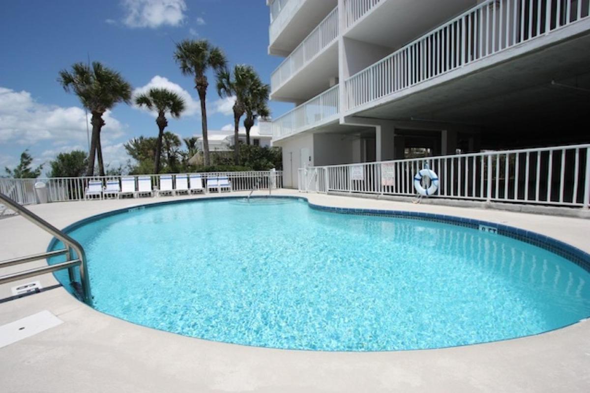 104 Hamilton House - image 2