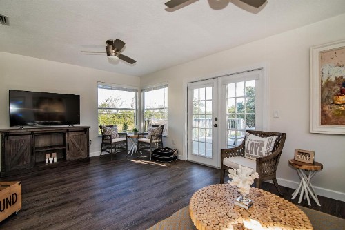 Seaside Cottage B - image 10