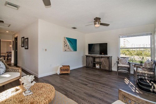 Seaside Cottage B - image 9