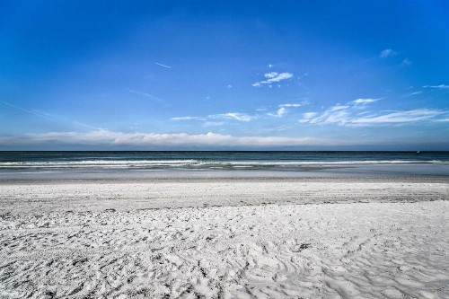 Cozy Indian Rocks Beach Condo- Steps to Beach - image 6