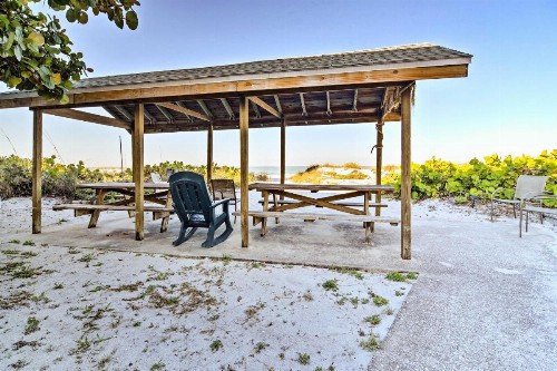 Indian Shores Cottage with Cabana - Steps to Beach! - image 12