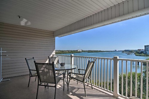 Indian Shores Condo with Balcony Walk to Beaches! - image 1