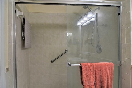 Indian Shores Condo with Balcony Walk to Beaches! - image 2