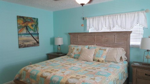 Beautiful Seashell Condo with Pool