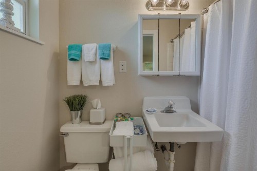 Coastal Dream Beach House home - image 11