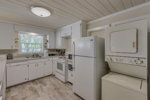 Coastal Dream Beach House home - image 6