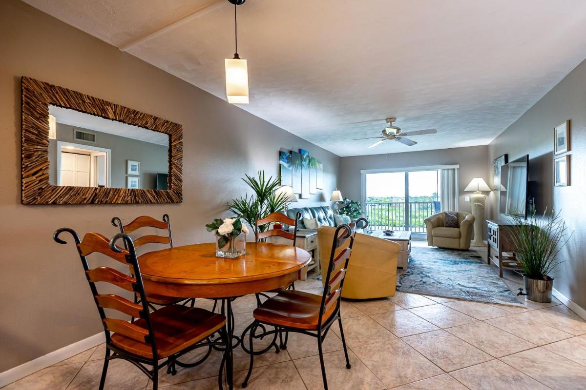 Bayshore Yacht & Tennis Club by Florida Lifestyle Vacation Rentals - image 7