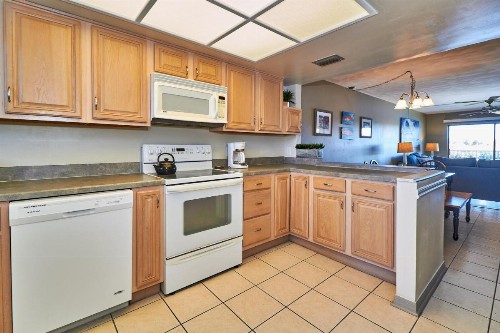 Family friendly condo nestled between the Gulf of Mexico and the Intercoastal Waterway BYTC216 - image 7