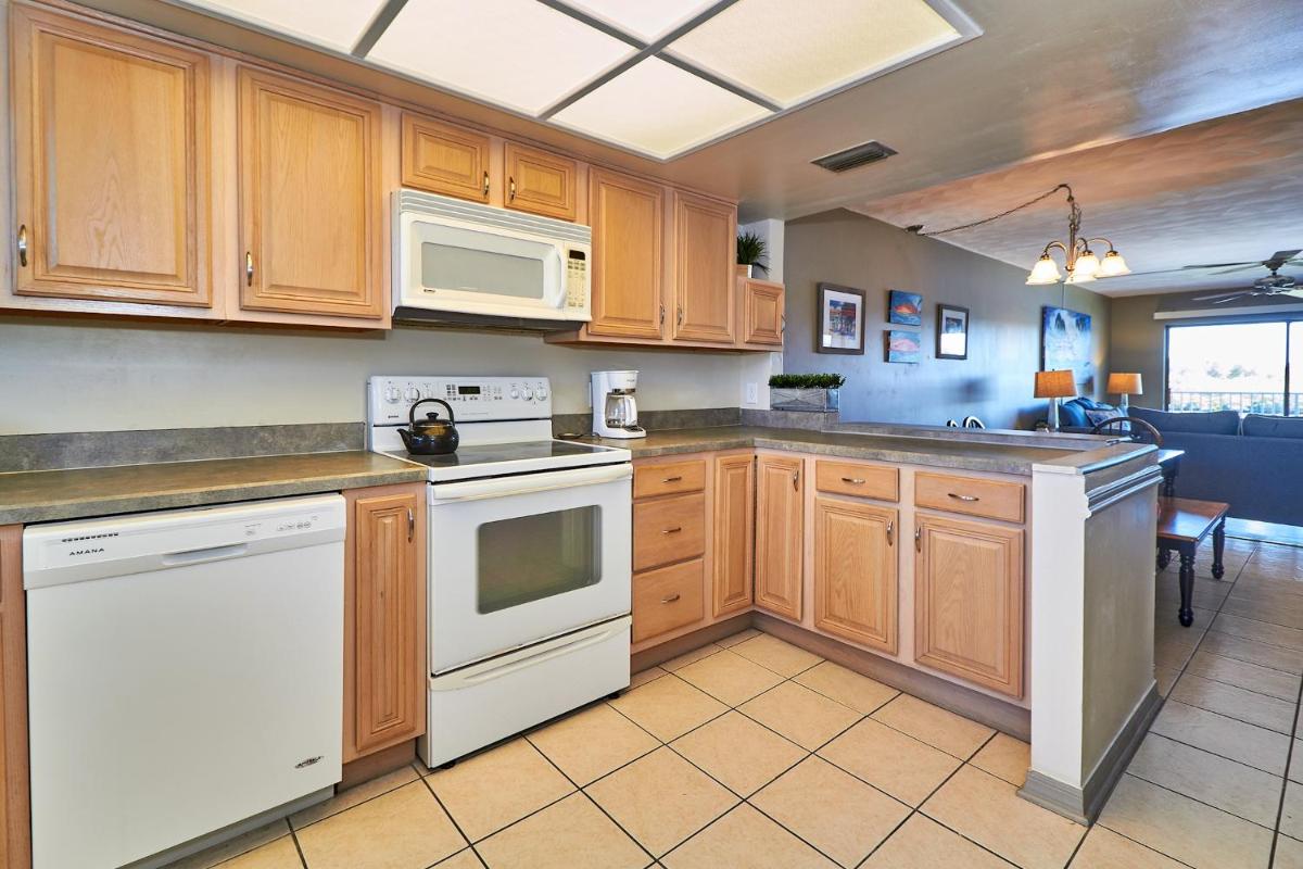 Family friendly condo nestled between the Gulf of Mexico and the Intercoastal Waterway BYTC216 - image 7