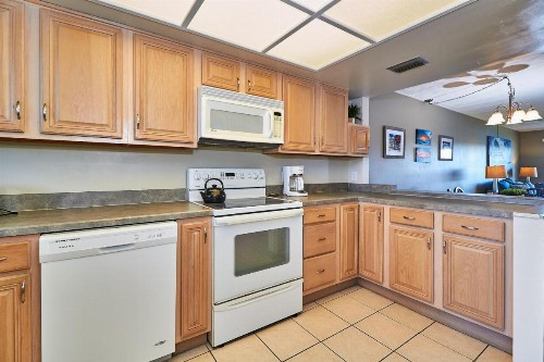 Family friendly condo nestled between the Gulf of Mexico and the Intercoastal Waterway BYTC216 - image 8