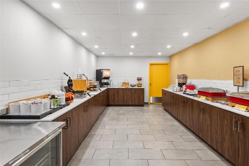 Hampton Inn Indianapolis Northeast/Castleton - image 10