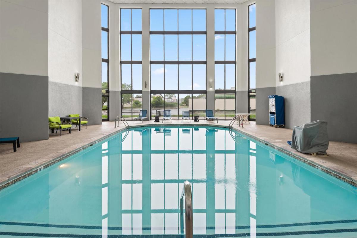 Hampton Inn Indianapolis Northeast/Castleton - image 7