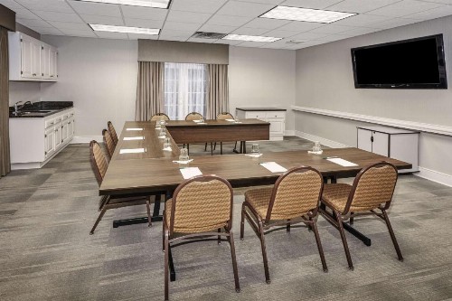 Homewood Suites by Hilton Indianapolis At The Crossing - image 22