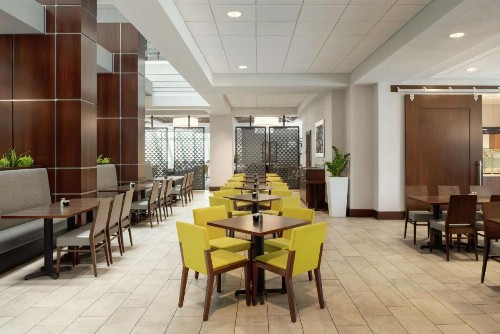 Embassy Suites Indianapolis Downtown - image 12