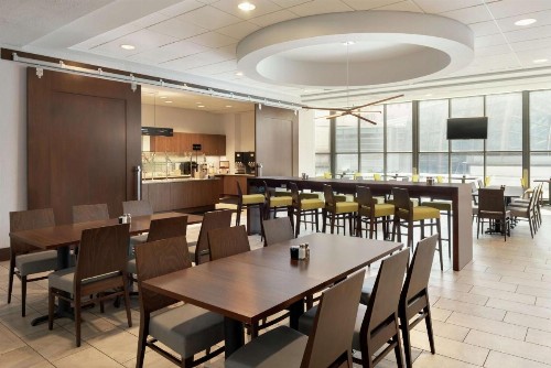 Embassy Suites Indianapolis Downtown - image 14