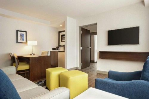 Embassy Suites Indianapolis Downtown - image 35
