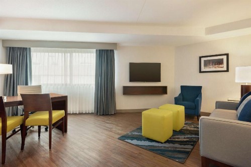 Embassy Suites Indianapolis Downtown - image 37